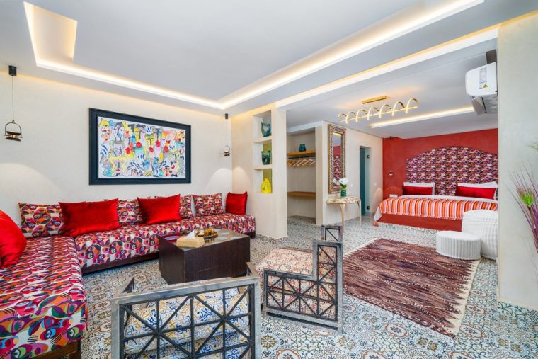Suite with a Moroccan salon and red banquettes