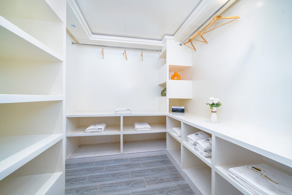 Dressing room and storage in the family apartment